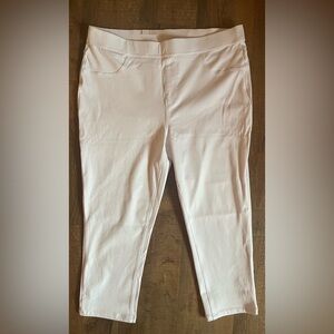 Time and Tru white  stretch fitted Capris. NWT. Women’s Size XXXL (22)